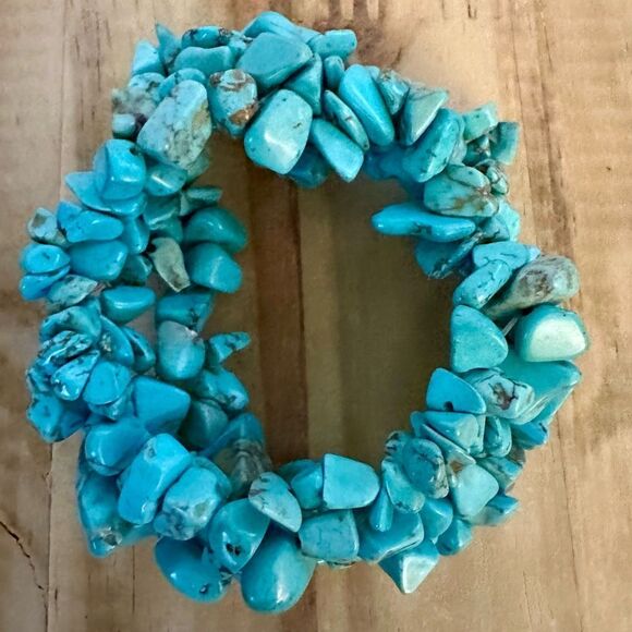 Handmade vintage multi row turquoise chip stretch bracelet - Picture 1 of 3